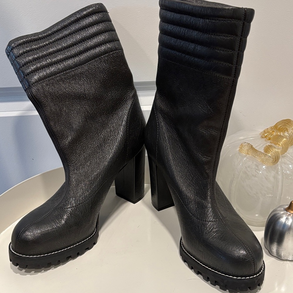 EUC Stuart Weitzman Isobel Asphalt Gleaming Booties